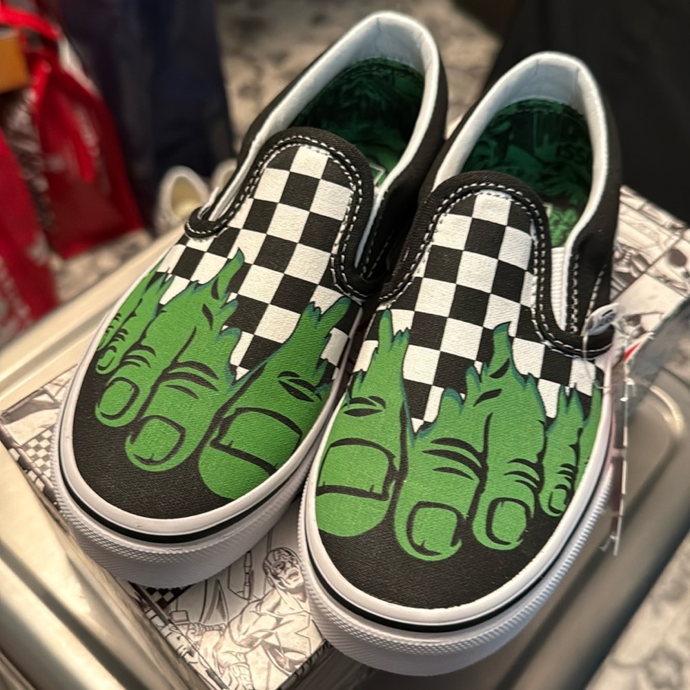 Vans Classic Slip On Marvel Hulk Little Kids size 12.5